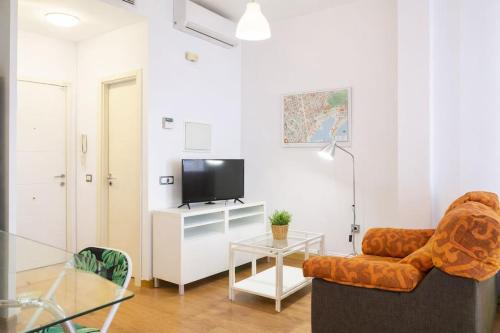 Modern Apt I AC I Calle Alamos I 1 min to Plaza Merced