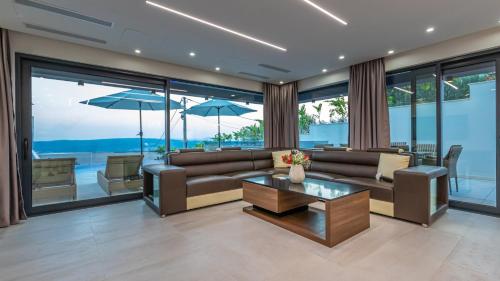 Luxury Villa Sun View with heated pool