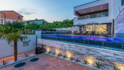 Luxury Villa Sun View with heated pool
