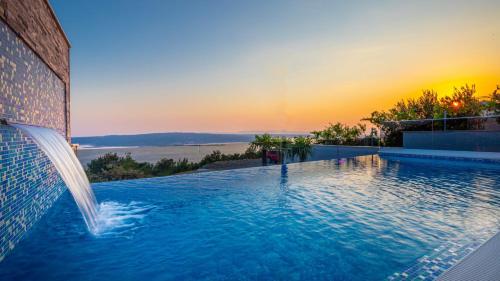 Luxury Villa Sun View with heated pool