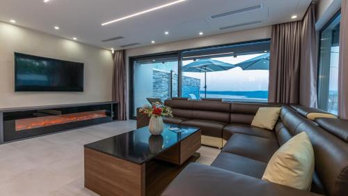 Luxury Villa Sun View with heated pool