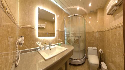 Un baño de Passage Hotel Goris