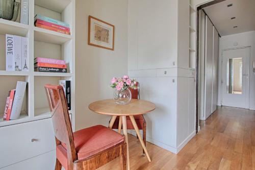 Marais, Seine 1BR AC by Melvane