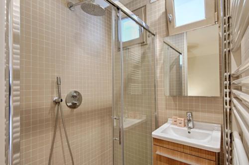 Marais, Seine 1BR AC by Melvane