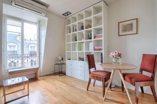 Marais, Seine 1BR AC by Melvane