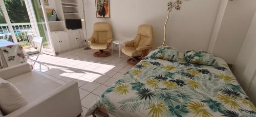 Quiet apartment with balcony and swimming pool