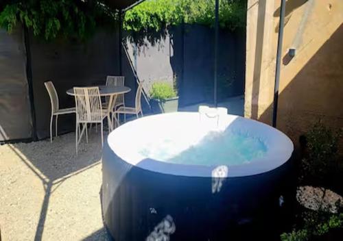 Nature&détente jacuzzi au pied du Mont Ventoux