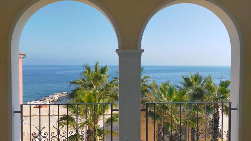 a view of the ocean from a balcony at TRILOCALE DIRETTAMENTE SUL MARE- cod 511 in Porto Recanati