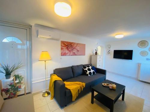 Garden Retreat Cozy Home 20 min Airport