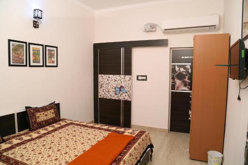 a bedroom with a bed and a closet at Tuk Tuk Homestay in Agra