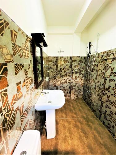 a bathroom with a sink and a shower at Dream Arch ella in Demodera