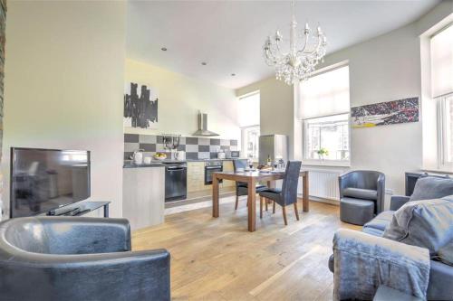 a kitchen and living room with a table and chairs at 2 Bed in Richmond oc-ds187 in Richmond