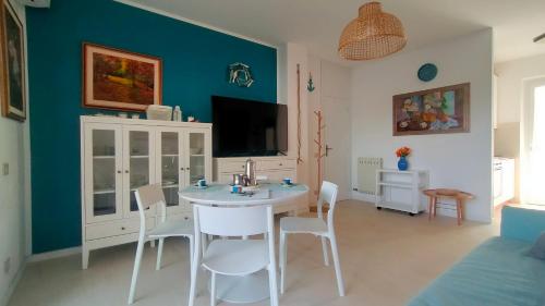 Gallery image of BELLISSIMO TRILOCALE CON GIARDINO E 2 BAGNI cod 507 in Marcelli