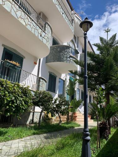 a street light in front of a building at Don Michele Apartments in Gizzeria