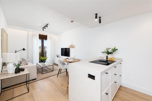 Rosaleda II & private terrace by ELE Apartments