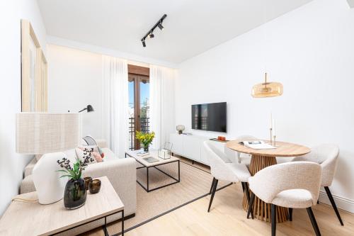 Rosaleda II & private terrace by ELE Apartments