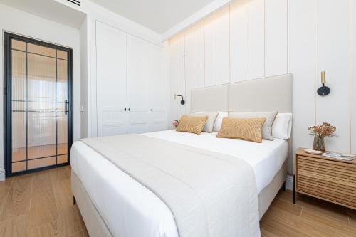Rosaleda II & private terrace by ELE Apartments