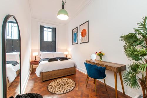 a bedroom with a bed and a table and a desk at Cobb's Margate Old Town Hideaway in Margate