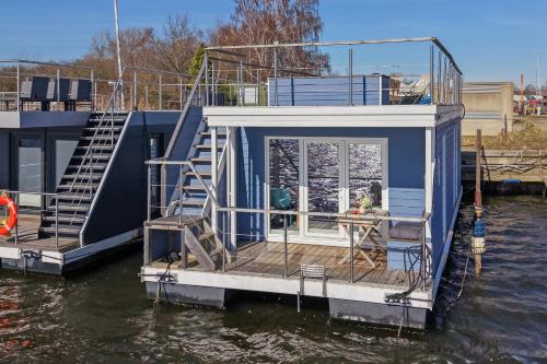 a house boat is docked on the water at Snowbird in Lübeck