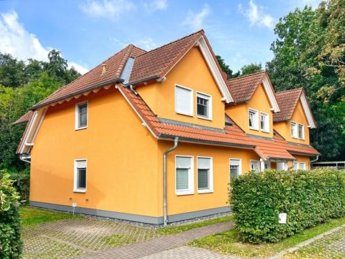a house with an orange at Rügenglück in Breege