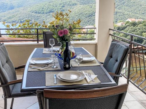 Apartment Partial sea & city view by Interhome