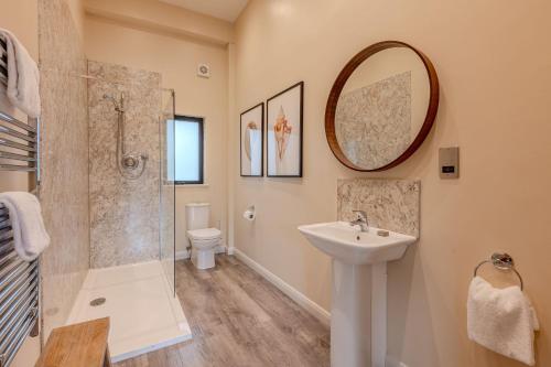 a bathroom with a shower toilet and a sink at Flora in Richmond