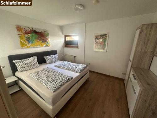 a bedroom with a bed in a room at Ferienwohnung Weiss in Rust
