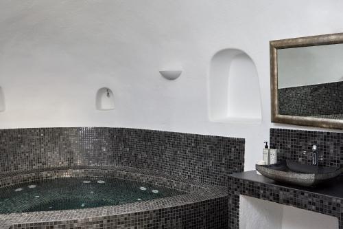 Ванна кімната в Aroma Suites