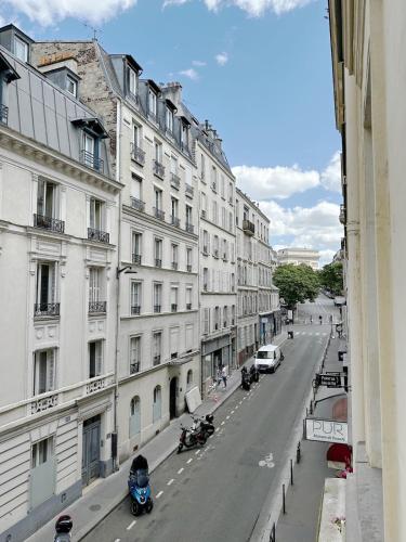 Amazing two bedroom apartment in the heart of Paris