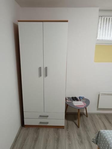 Studio Apartman *** Mara