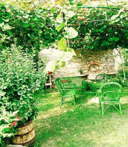 a group of green chairs sitting in a garden at I Santicelli in Morano Calabro