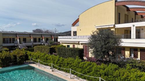 S361 - Sirolo, bilocale in residence con piscina