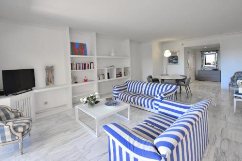 Stunning 3-Br Apartment with Large Terrace and Pool