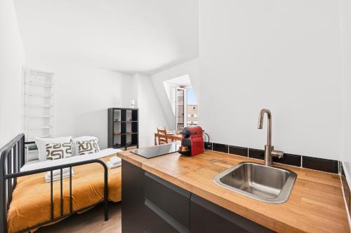 Cozy & Practical Studio near Eiffel Tower Paris 15