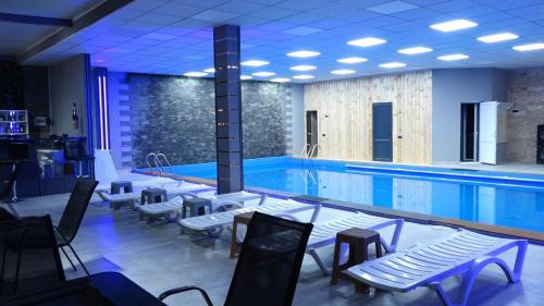 สระว่ายน้ำที่อยู่ใกล้ ๆ หรือใน ArtStar