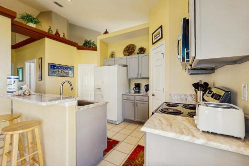 Home in gated community w/private heated pool, air hockey, tennis, clubhouse photo 7
