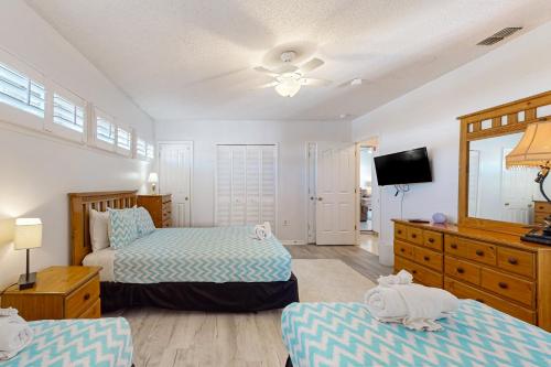 Dog-friendly getaway with private pool, tennis & AC - near theme parks photo 3