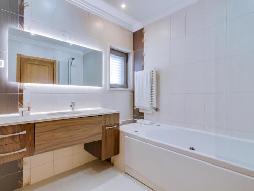 Villa Namora com 4 quartos e piscina privada