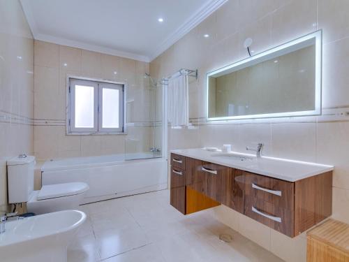 Villa Namora com 4 quartos e piscina privada