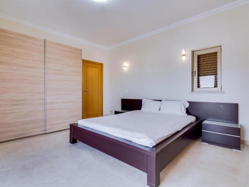 Villa Namora com 4 quartos e piscina privada