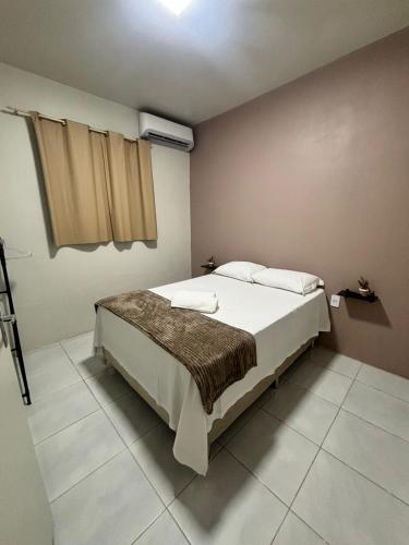 a bedroom with a large bed in a room at Residencial Junino do Mestre - Casa 66 in Caruaru