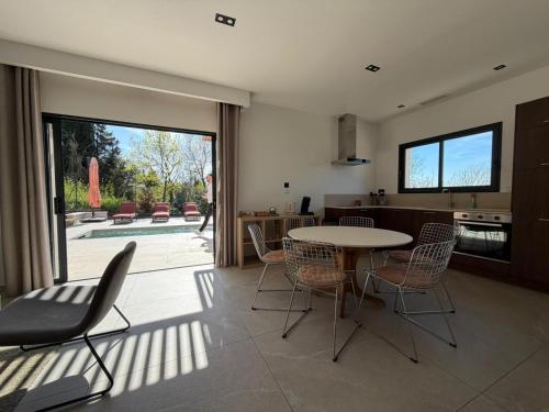 Villa st Francois Private Heated swimming pool ,air conditioning ,free parking