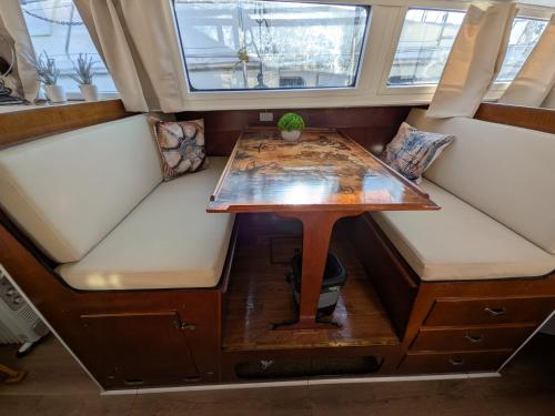 a small table in the back of a boat at Over the Sea in Barcelona
