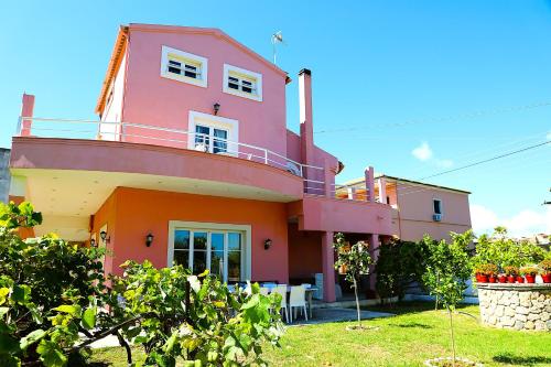 Private Villa AKOBARA, 2km from city center