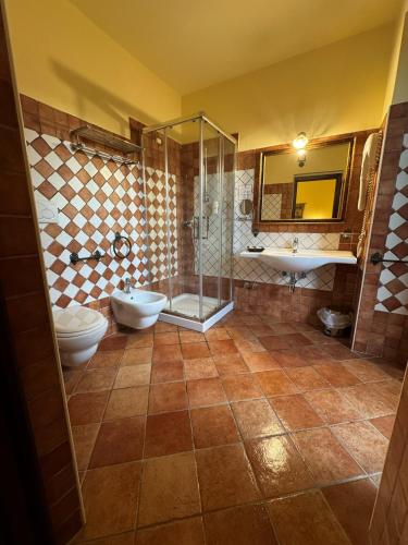 a bathroom with two toilets and a shower and a sink at Palazzo Mascambruno in Cariati