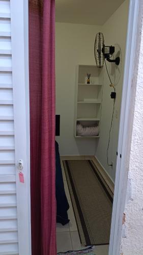 a room with a fan and a room with a closet at Suites Aeroporto in Campinas