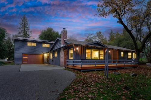 a house with a garage in front of it at Yosemite Outpost in Oakhurst