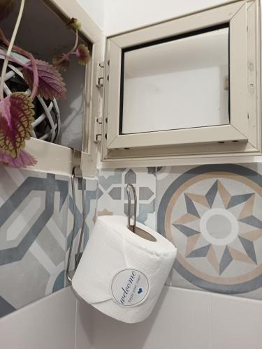 a bathroom with a sink and a mirror at Casetta d'Ossuna in Palermo