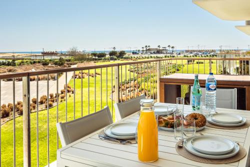 Bayline Beachfront Apartment Pools, Spa & Gym