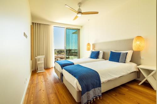 Bayline Beachfront Apartment Pools, Spa & Gym